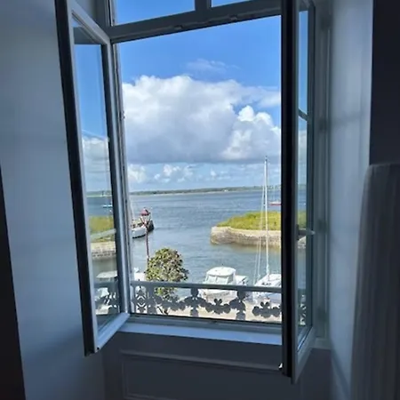 Apartment De Standing Face