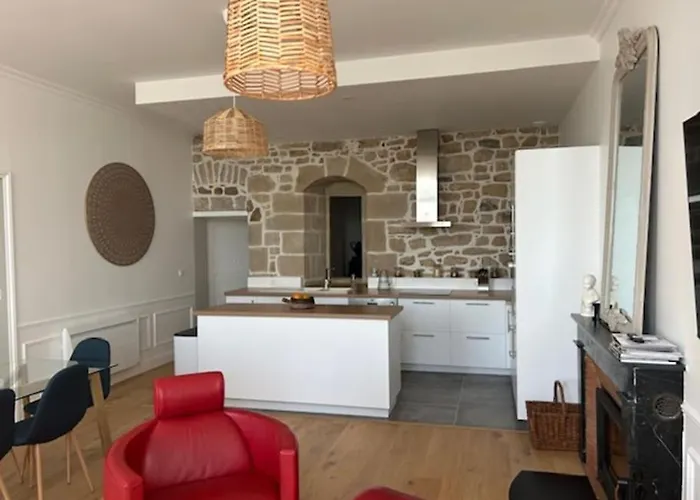 De Standing Face شقة