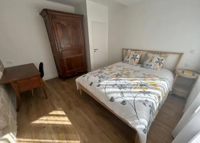 De Standing Face شقة *