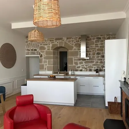 De Standing Face Apartamento